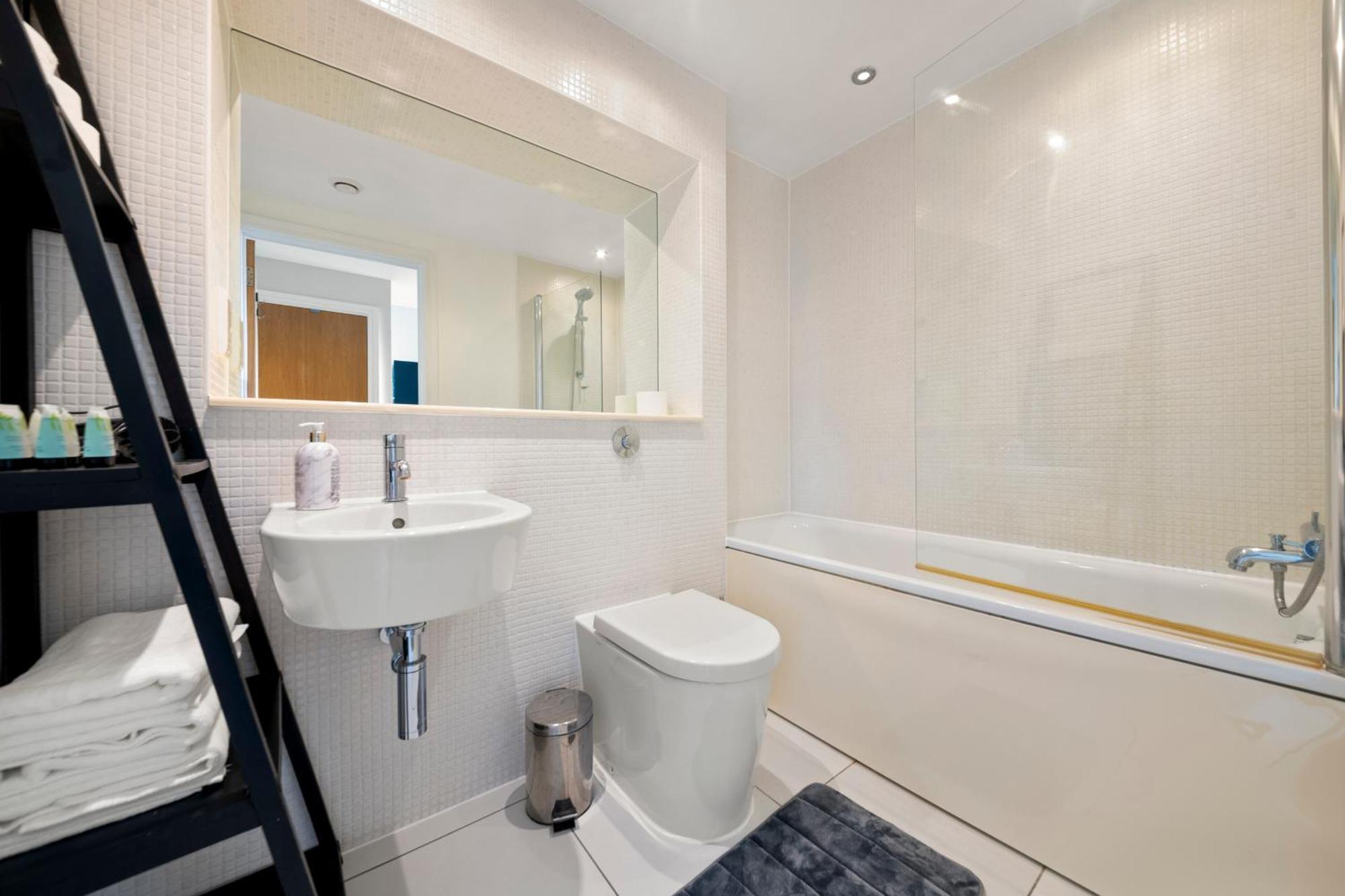 Londwell, Canary Wharf Skyline Balcony Suite London Exterior photo